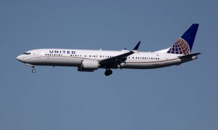 United Airlines offers pilots triple pay to ease omicron flight disruptions