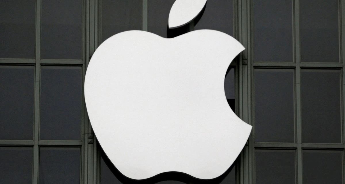 Apple to increase benefits for US retail staff