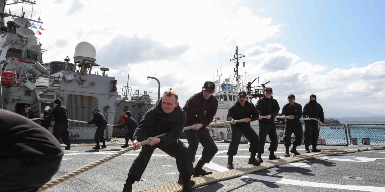 US Navy offers $25,000 to all recruits to ship out quickly
