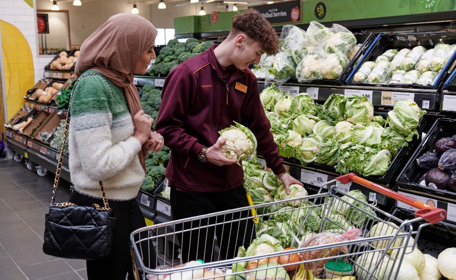 Sainsbury’s gives hourly workers pay rise and free meals to help deal with cost of living crisis