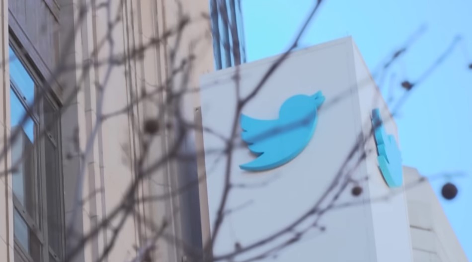 Fired Twitter engineer files lawsuit claiming he was laid off in “retaliation” for helping other staff